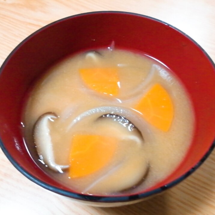 人参と玉ねぎと椎茸の味噌汁 レシピ 作り方 By はじゃじゃ 楽天レシピ 人参と玉ねぎと椎茸の味噌汁 レシピ 作り方 By はじゃじゃ 楽天レシピ